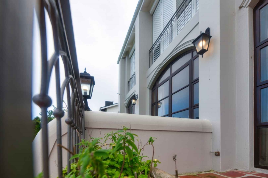 7 Bedroom Property for Sale in Voelklip Western Cape